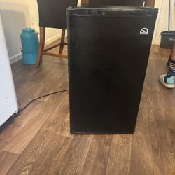 Black Igloo Mini Fridge