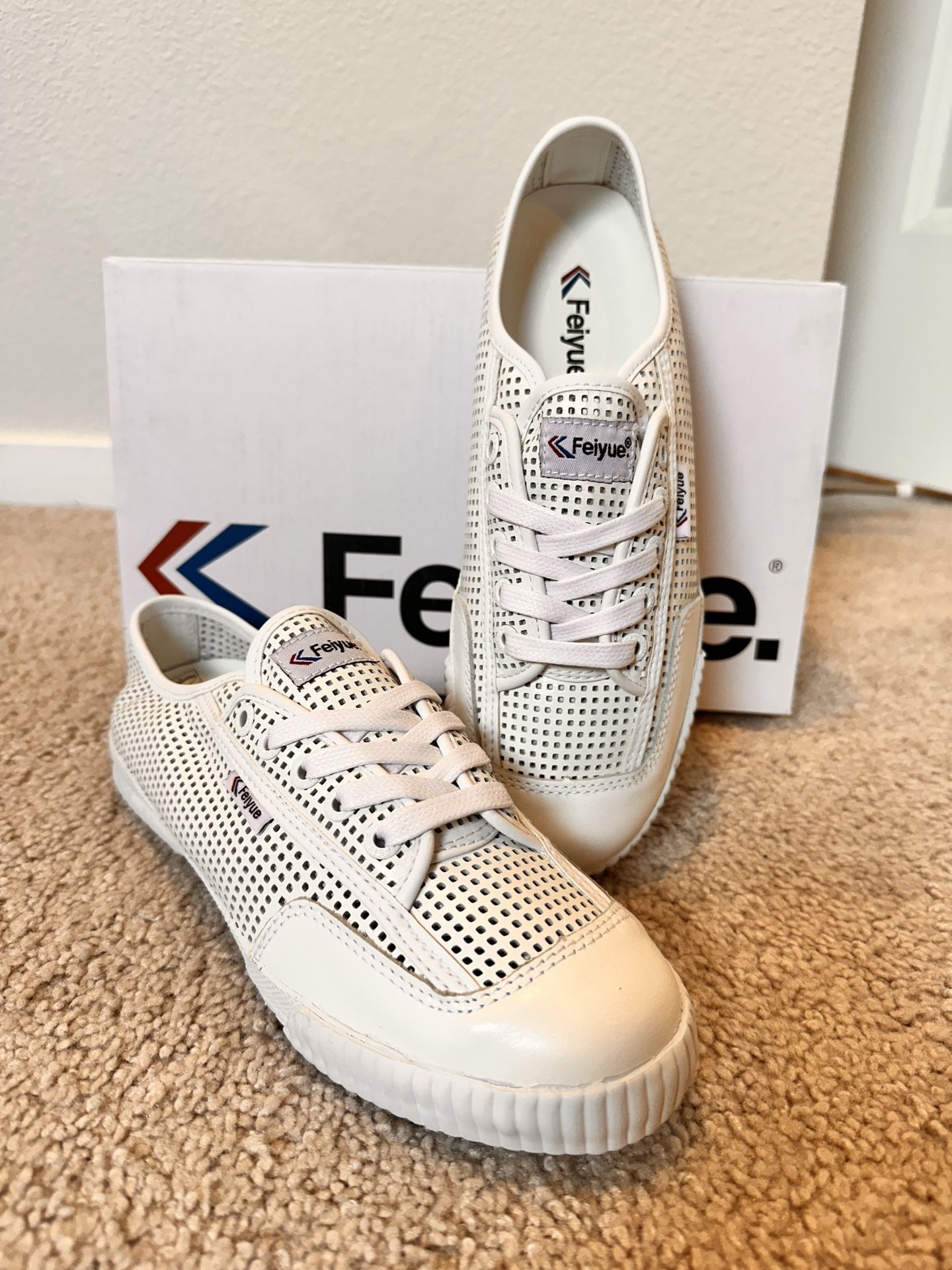 FEIYUE FE LO PLAIN LEATHER SIZE-8WHITE. ALL OVER FULL GRAIN PERFED