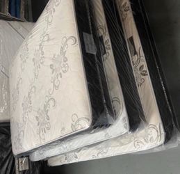 Set full size mattress and box spring