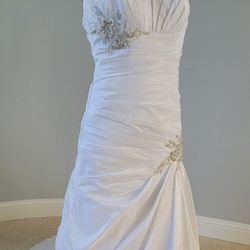 David's Bridal Wedding Dress - Size 2