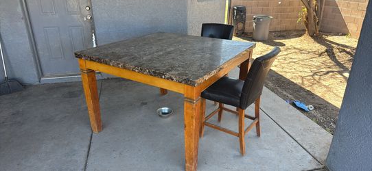 Kitchen/outdoor table