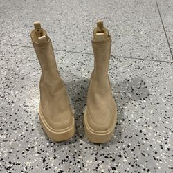 Women Boots Size $8