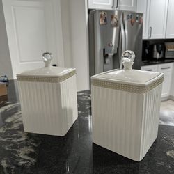 Brand New !! Storage Containers 