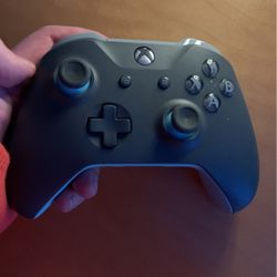 Xbox One Gray And light Blue Controller(pretty Good Condition) 