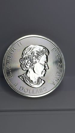 Canadian Silver Round (Elizabeth II 8 Dollars) 1.5 Oz .9999 Fine Silver