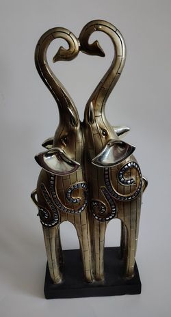 Kissing Elephants Figurine Statue 