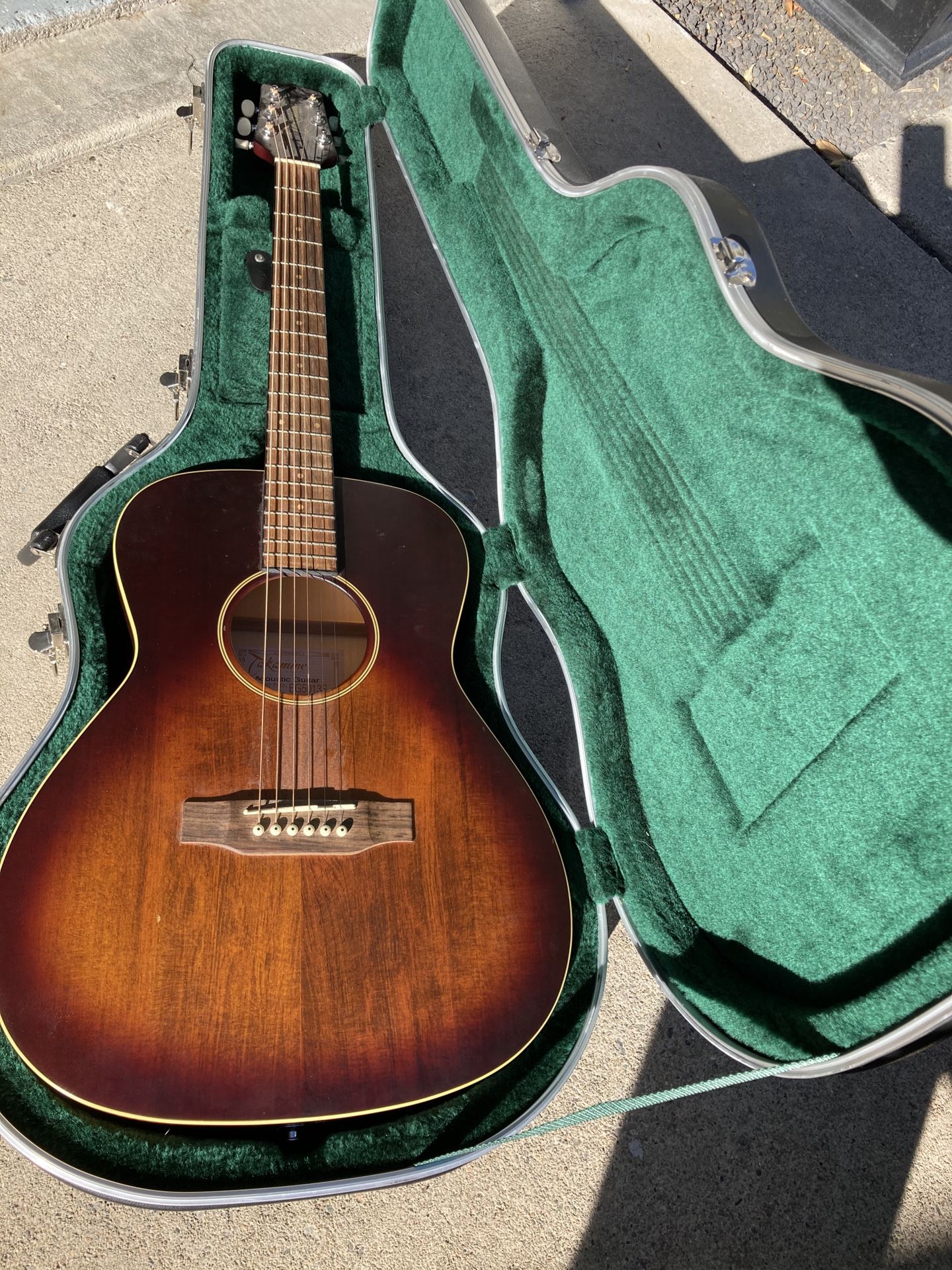 Excellent condition guitar and case