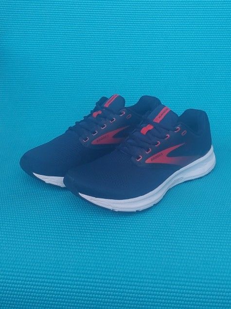 Brooks Range Athletic Running Shoes
Men's Size 10 Medium D