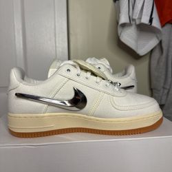 Size 6 Travis Scott x Nike Air Force 1