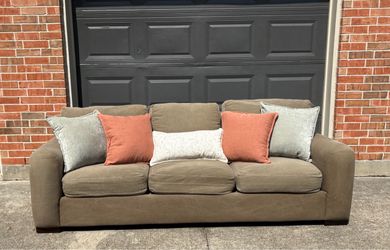 3 seater couch for sale!