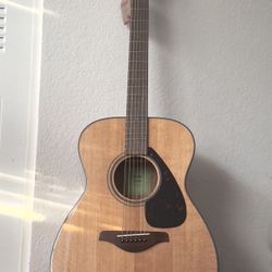 Yamaha FS800 Acoustic Guitar – Excellent Condition