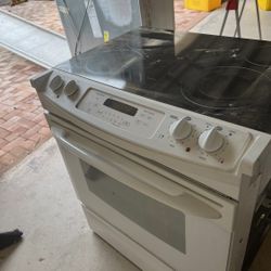 GE Microwave Stove And Dishwasher 