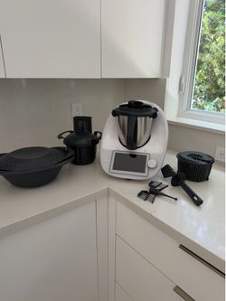 Thermomix TM6 w/ cutter accessory