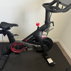 Peloton GREAT CHRISTMAS GIFT!!