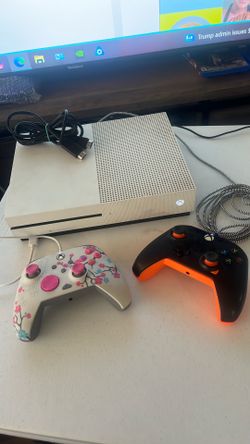 ⬜🎮 Xbox One S Console Gift Bundle 2 Flower + Orange/black hybrid controllers Wired 2 player Fun Multiplayer