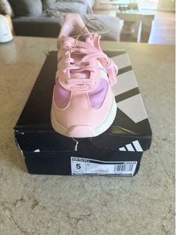 BRAND NEW size 5 pink and purple Run 70s