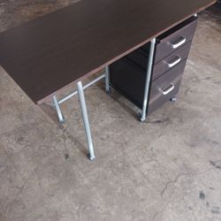 Desk Like New.  $50
