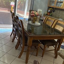 Comedor De 6 Sillas Con Vidrio Arriba Buenas Condiciones 