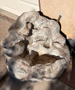 Large Faux Rock Garden Water Fountain