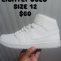 VERY CLEAN JORDAN 1 MID SIZE 12