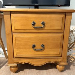 Set Of 2 Nightstands 