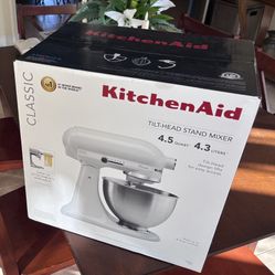 KichenAid Tilt Head Stand Mixer