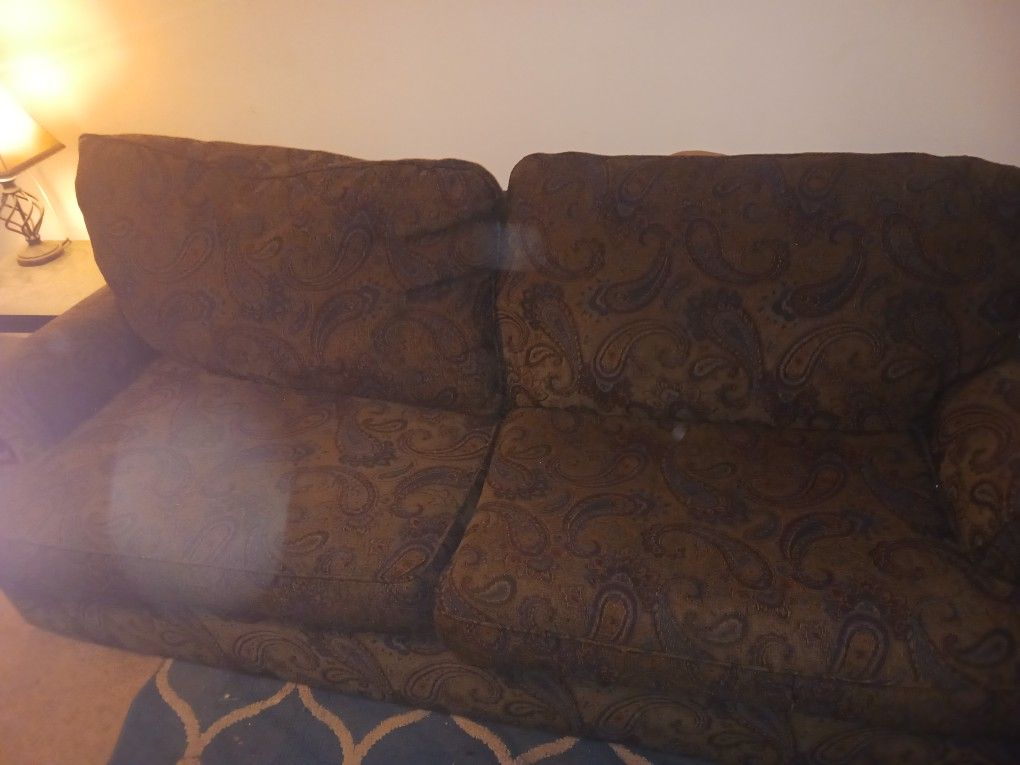 #Sale-Vintage Paisley Pattern Sofa with Pillows:Sleeper Pull Out