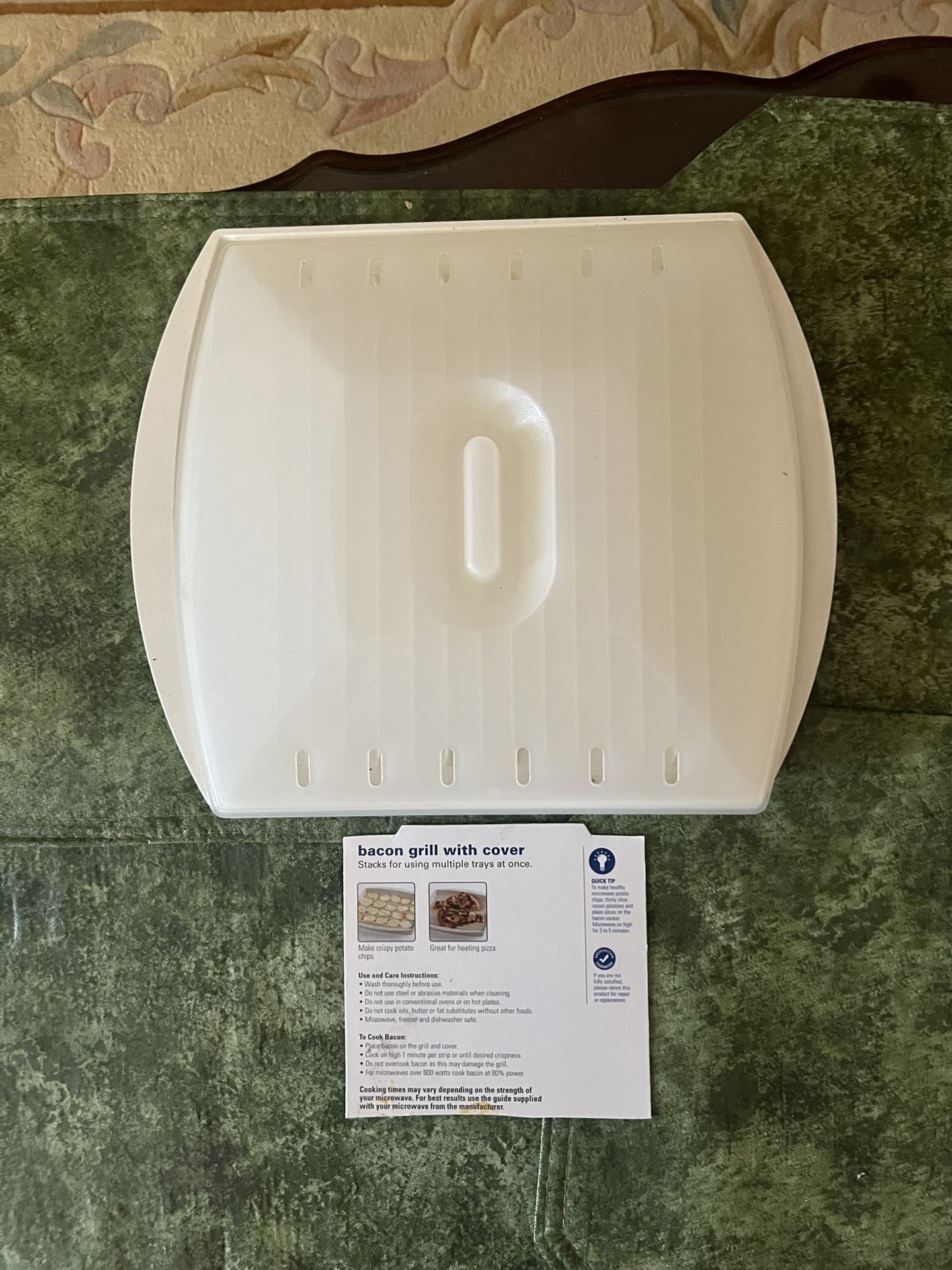 Microwavable Bacon Grill with Cover