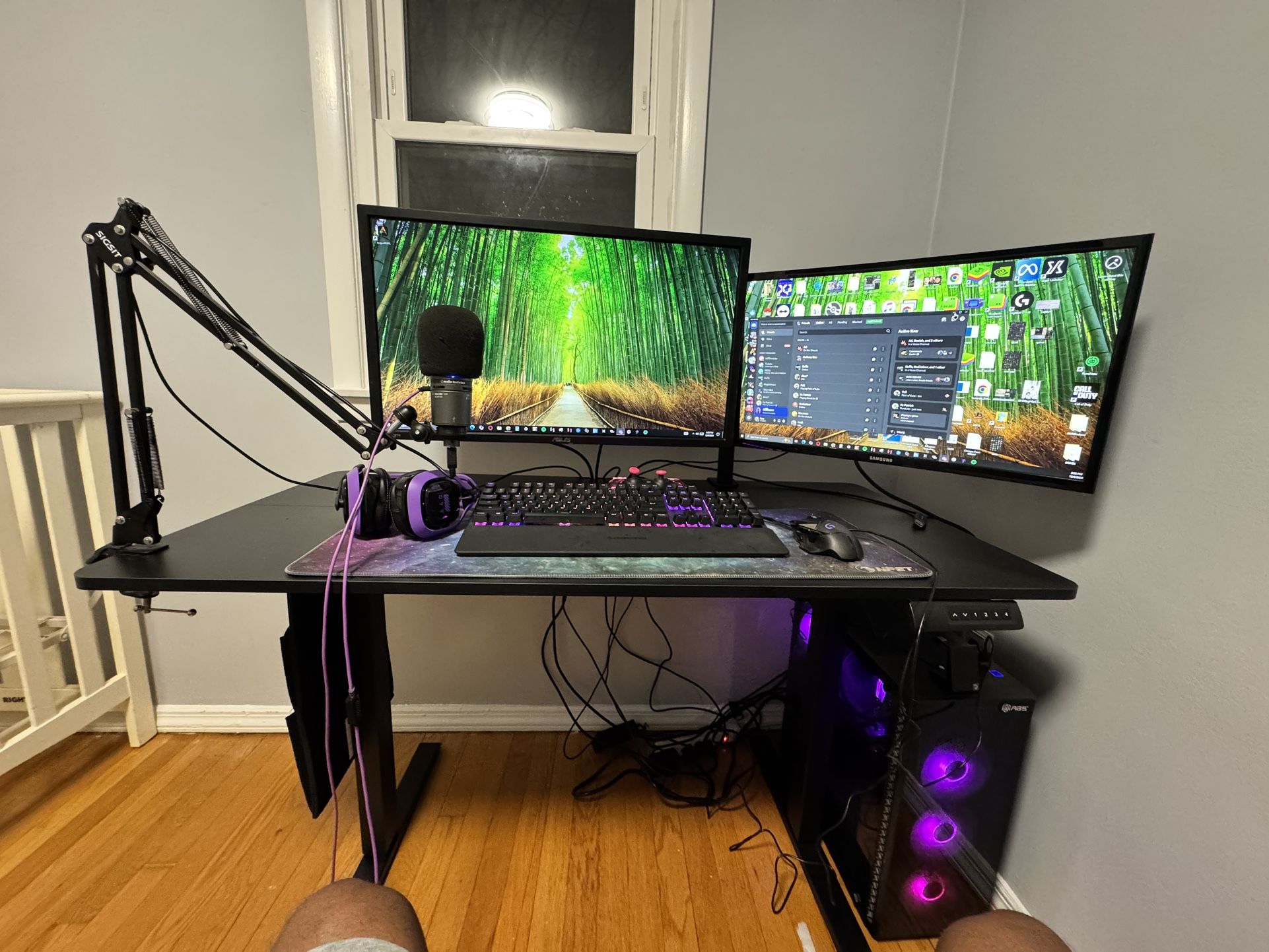 FULL GAMING SET UP FOR SALE. Gaming PC EVGA 3070, 32GB Ram, i7000k, water cooled. Desk, mic, monitor