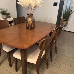 Dining Table W/4 Chairs 