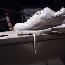 Nike  Shoes.   Size   12)---   10.00 