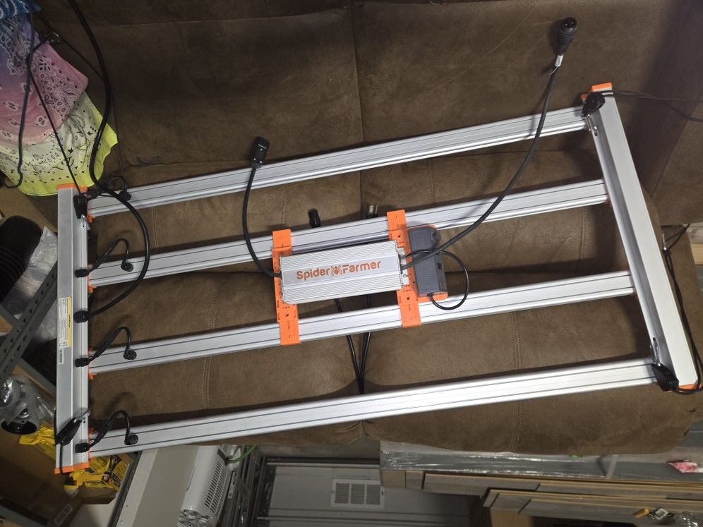 Mars Hydro Sp3000. Spider Farmer G4500