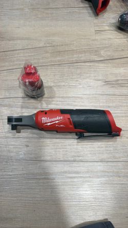 Milwaukee fuel M12 3/8 high speed ratchet with 2.0 battery