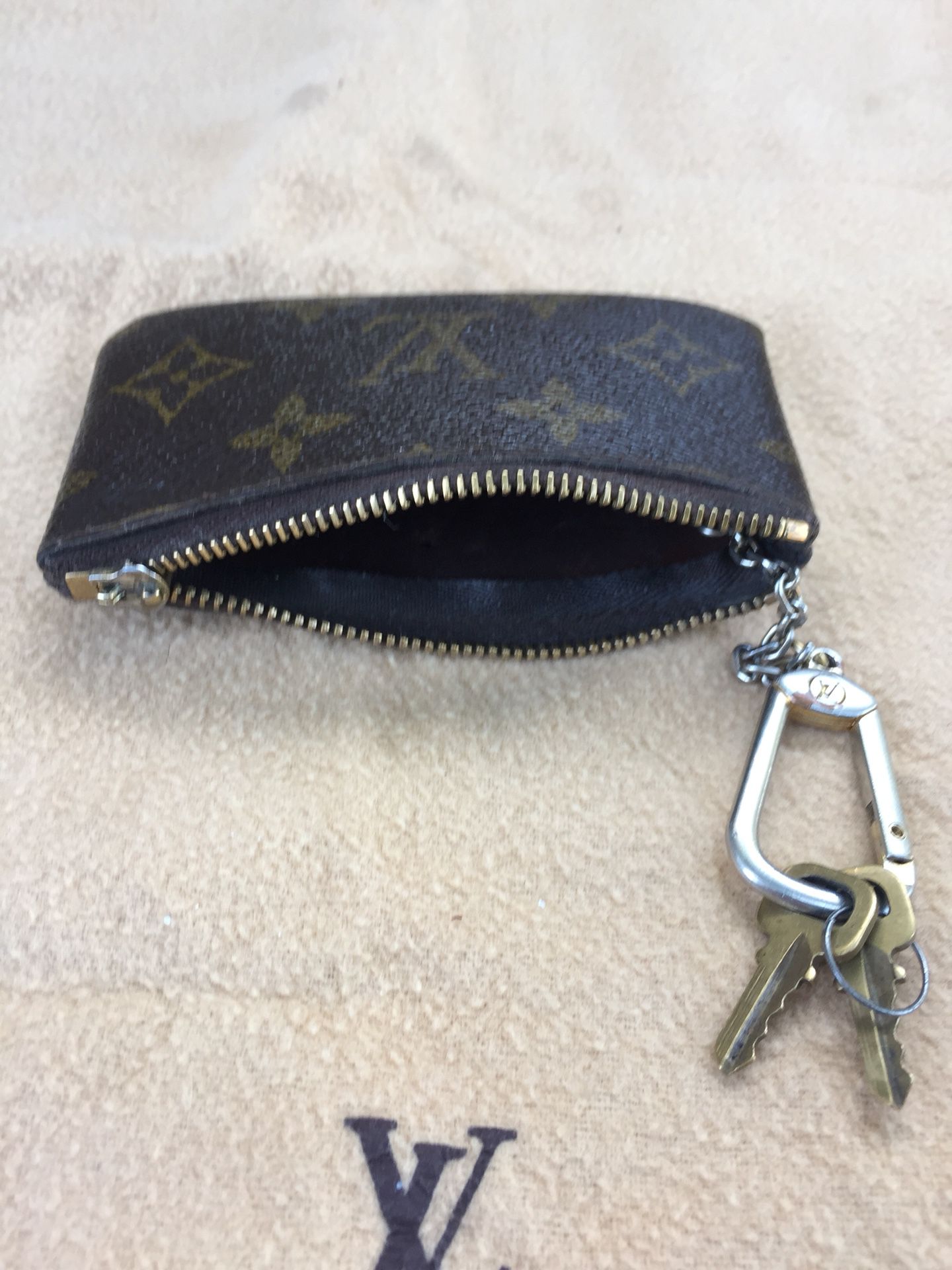 Authentic Vintage Louis Vuitton Coin Purse for Sale in Tulare, CA