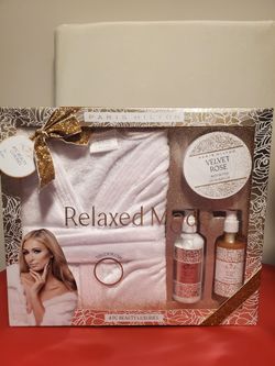 Paris Hilton Velvet Rose 4-Piece Beauty Luxuries Gift Set with Plush White Robe