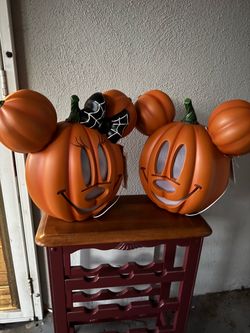 Mickey and Minnie mouse pumpkins