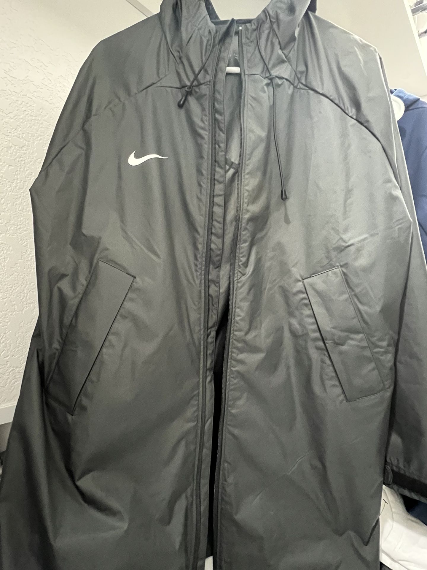 Womens Nike Raincoat LG NWT