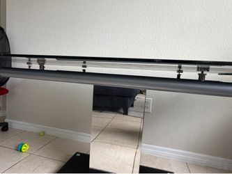 Modern Extendable Glass Dining Table – Excellent Condition