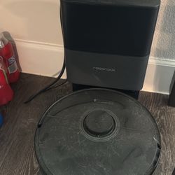 ROBOROCK ROBOT VACUUM 