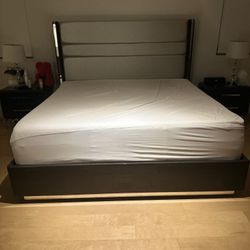 King size dark gray marble bed