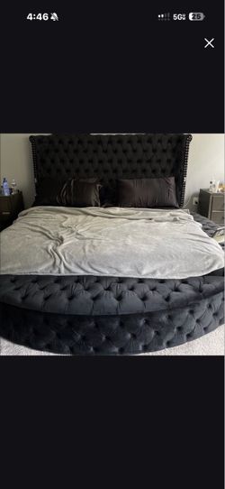 King size Round Bed with Bluetooth speaker