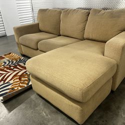 TAN SECTIONAL COUCH W/ FREE DELIVERY 