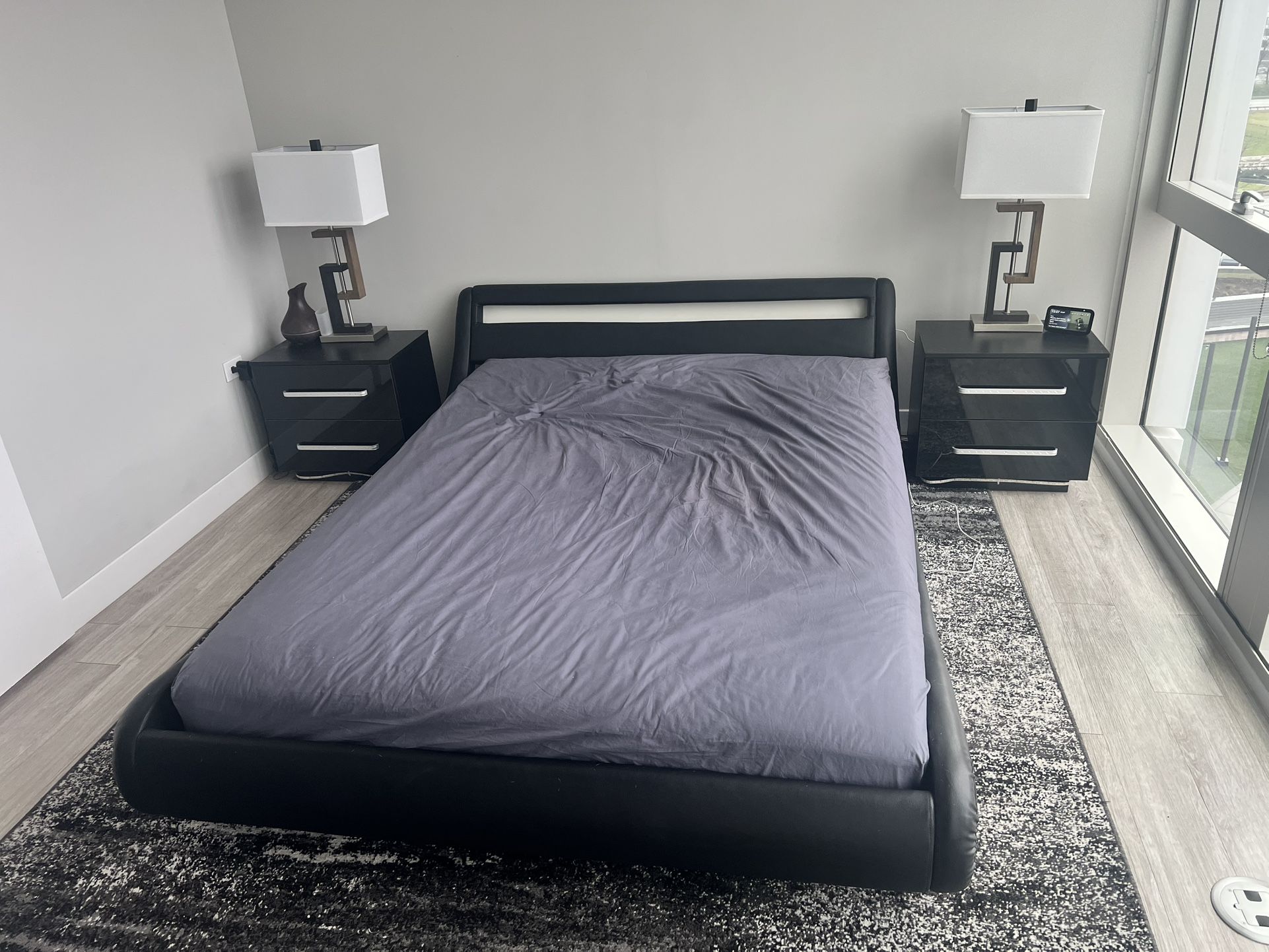 QUEEN BEDROOM SET - DETAILS BELOW!