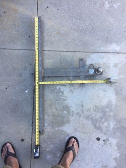 Trailer hitch bracket