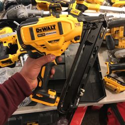 15g Dewalt Nail Gun  20v Used Usado 