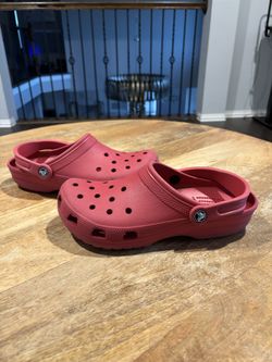red crocs