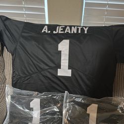 Draft Day Copy of A. Jeanty’s Raiders Jersey.