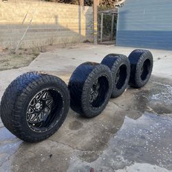 35x 12.5x20L Tires