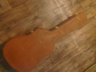 TOURtek Hardshell Acoustic Guitar Case – Brown Croc w/ Gold Latches