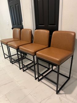 4 Like new condition Barstools